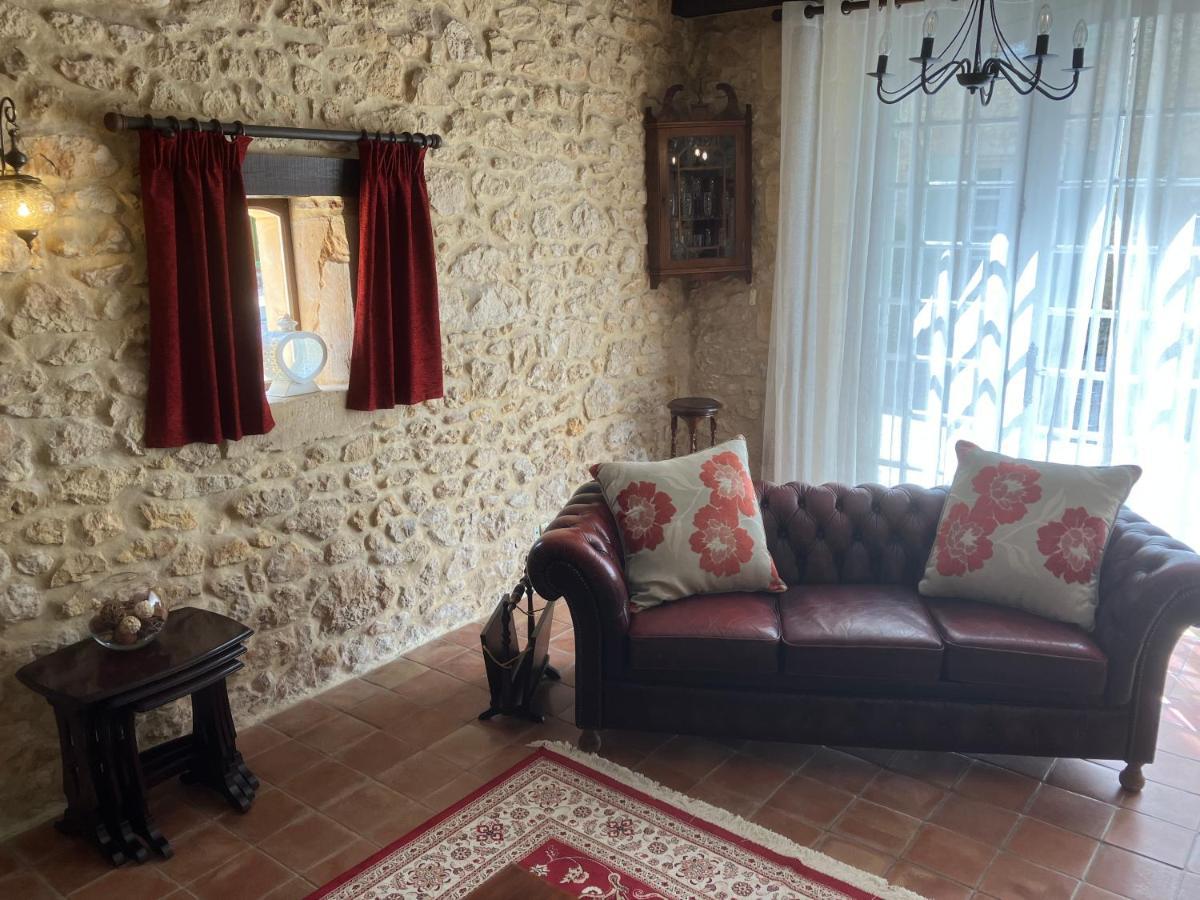 Le Petit Chateau - Adults Only Property เลอบูก ภายนอก รูปภาพ